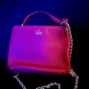 Stunning Kate spade crossbody with gold chain